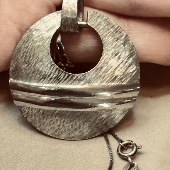 Silver Tone Round Pendant w/Open Circle at top & 2 Bands Across Middle Vintage - Picture 3 of 10